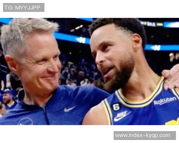 库里谈无球掩护的重要性以提升科尔进攻体系的效率与团队配合 库里谈无球掩护的重要性以提升科尔进攻体系的效率与团队配合