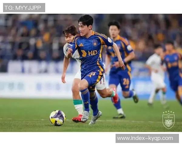 李东炅结束兵役重返蔚山现代足球队开启新征程 李东炅结束兵役重返蔚山现代足球队开启新征程