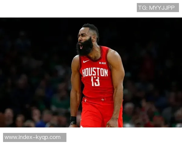 快船客场挑战国王小卡哈登卫衣亮相科林斯酷炫登机照曝光 快船客场挑战国王小卡哈登卫衣亮相科林斯酷炫登机照曝光